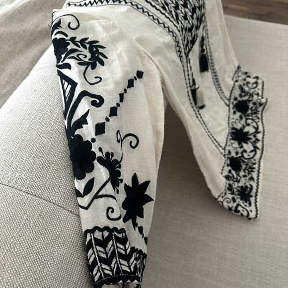 Chico’s Off White & Black Tassel Tie Embroidered Tunic Top Size 1 (Size 8 Med) - Picture 3 of 7